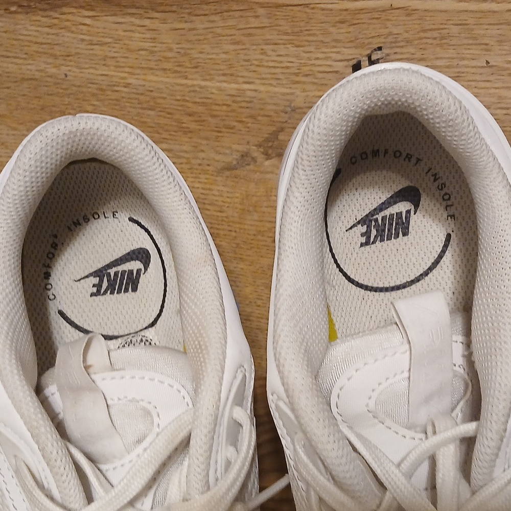 Nike Air White Sneakers Size 9 - Picture 4 of 5